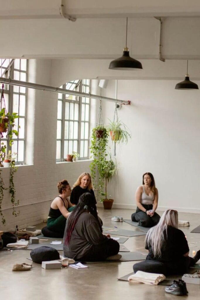 Yoga & Journaling: Despertar el Cuerpo, Liberar la Mente